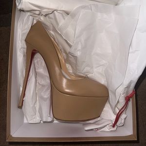 New! Christian Loubs Bianca Pumps